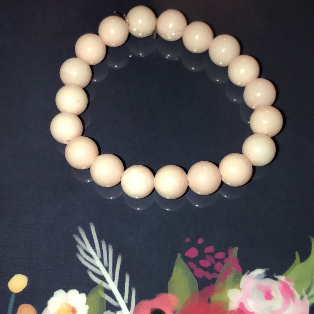 Pink jade gemstone bracelet